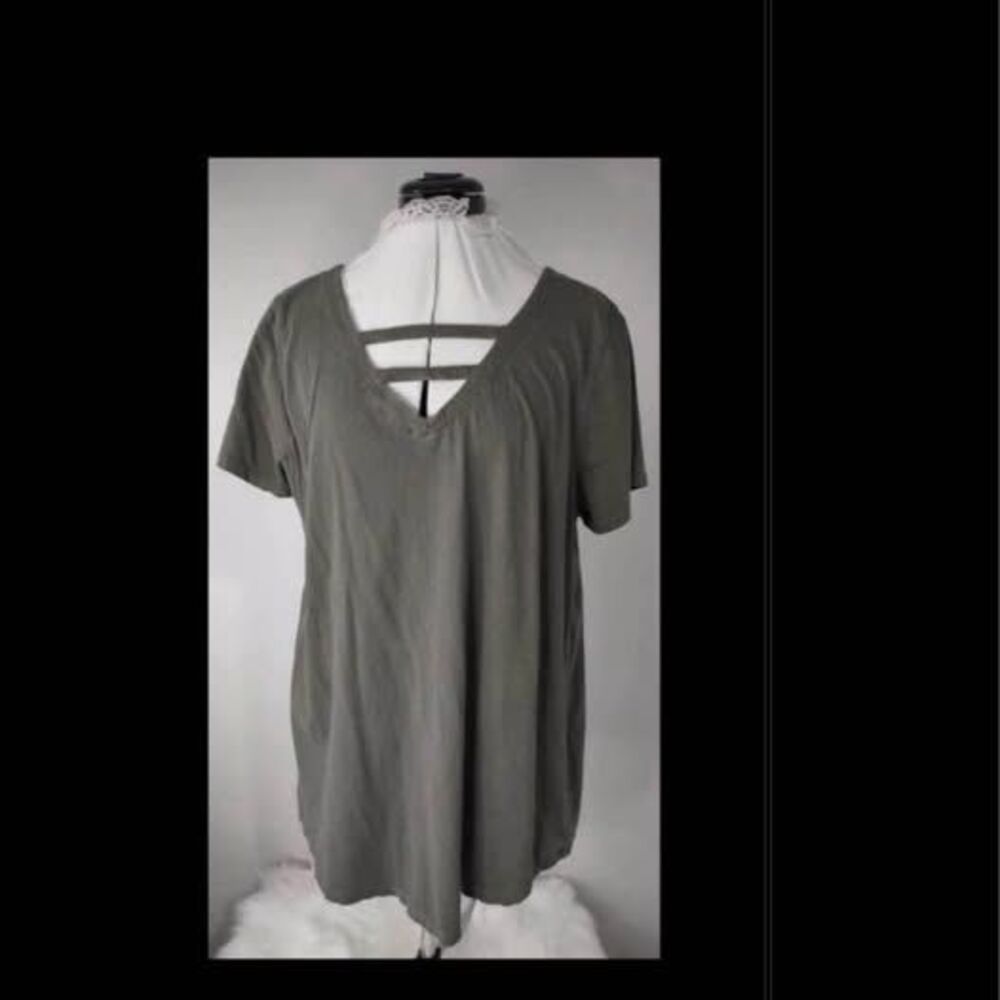 Tee 2X Torrid vintage green short sleeve blouse length=30” pit-pit=22” C5693 - Picture 1 of 5